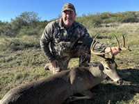 Texas Whitetail Hunts with professional hunting guide Dan Moody Hunting Services in Texas